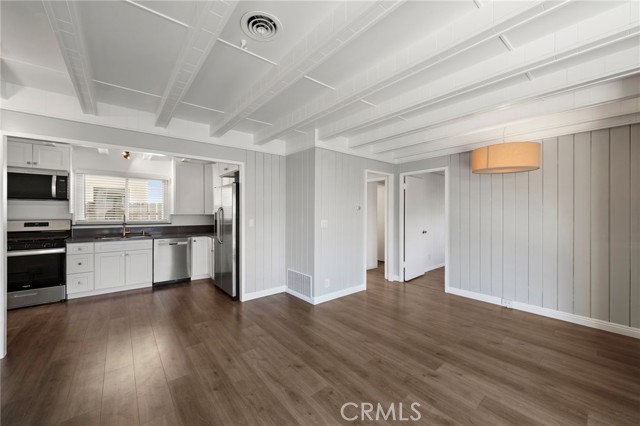 Detail Gallery Image 6 of 13 For 3212 2nd Ave, Corona Del Mar,  CA 92625 - 2 Beds | 2 Baths