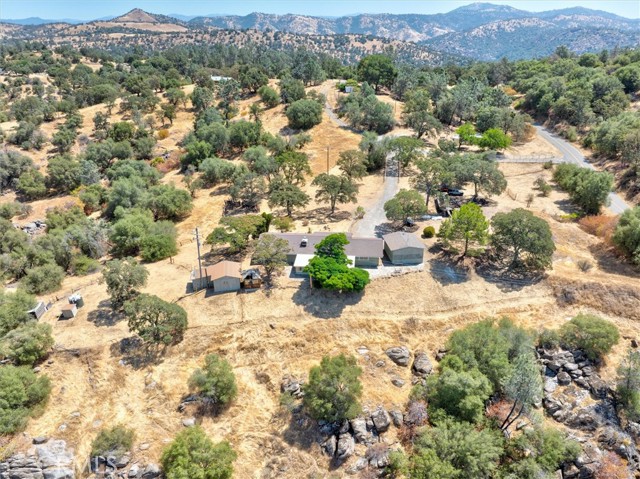 37876 Road 600, Raymond CA: https://media.crmls.org/medias/99f4b1b0-63bf-4e56-93fb-c90f4010c12b.jpg