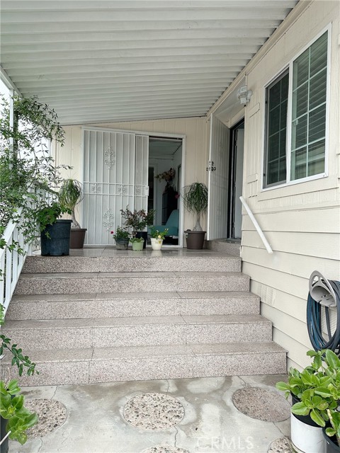 9200 Westminster Blvd Unit 73, Westminster CA: https://media.crmls.org/medias/99f4eb21-59cc-4bce-91d2-b285528078a2.jpg