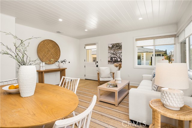 2134 Orange Avenue, Costa Mesa CA: https://media.crmls.org/medias/99f52a29-4e17-44a0-a211-d73107ea84e6.jpg