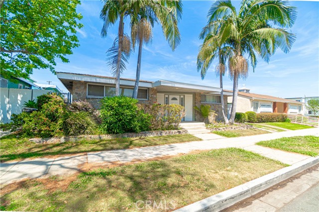 1731 E Wardlow Road, Long Beach CA: https://media.crmls.org/medias/99f5a67d-e7dd-49ee-8323-907570730560.jpg