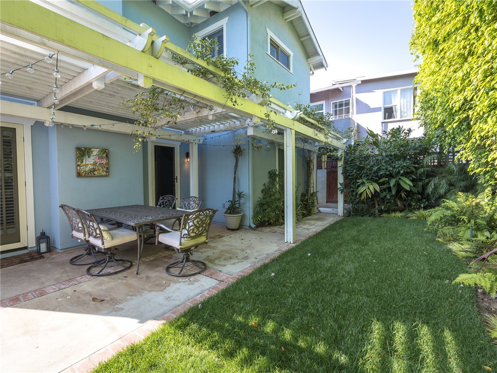 420 Broadway, Redondo Beach, California 90277, 4 Bedrooms Bedrooms, ,3 BathroomsBathrooms,Residential,Sold,Broadway,SB23193472