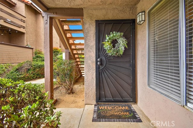 Detail Gallery Image 3 of 31 For 1555 Border Ave #B,  Corona,  CA 92882 - 2 Beds | 1 Baths