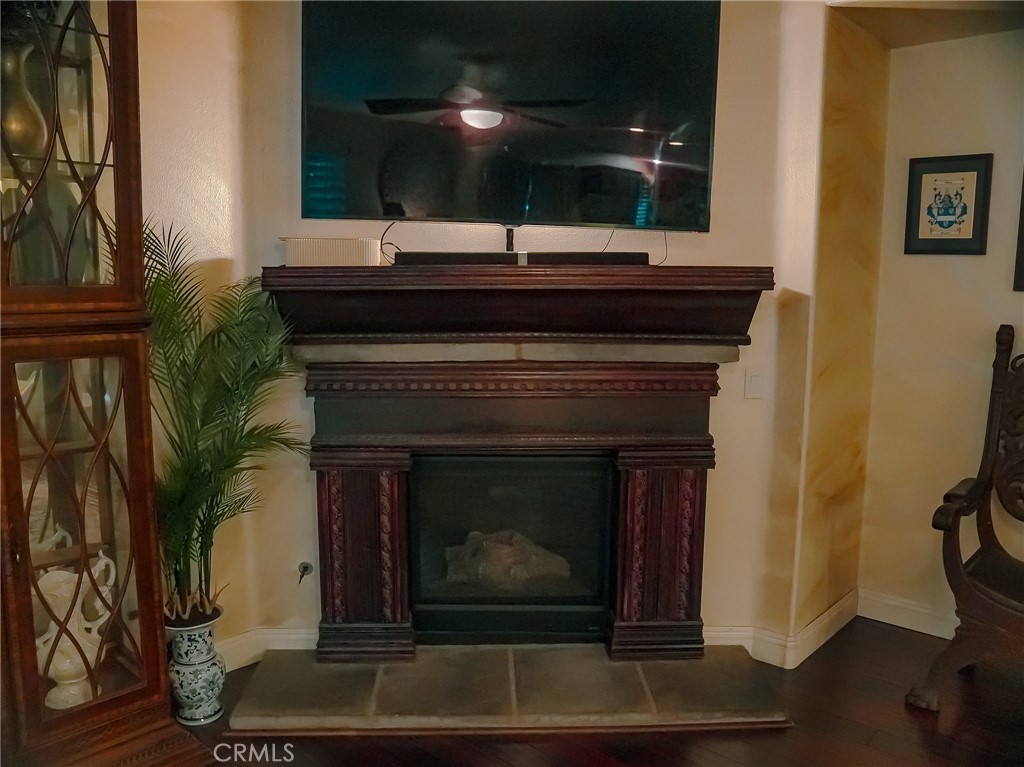 https://media.crmls.org/medias/99fa5db1-0161-408f-bdbc-cc84495235ec.jpg?preset=X-Large