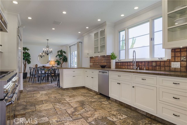 516 E Stocker Street, Glendale CA: https://media.crmls.org/medias/99fbdccc-89b7-47bd-ab6d-e134db279914.jpg