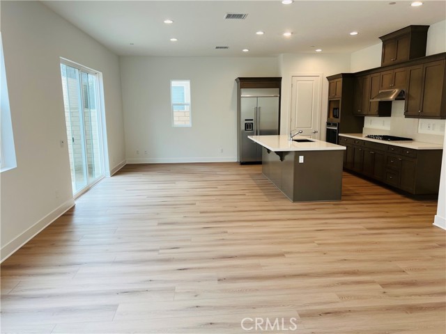 Detail Gallery Image 5 of 21 For 28526 Damson, Saugus,  CA 91350 - 5 Beds | 4 Baths