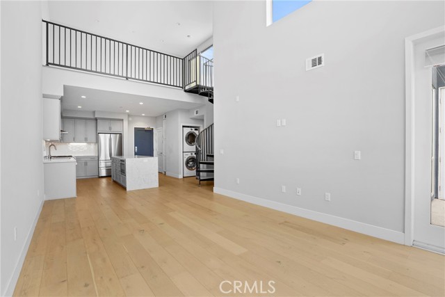 Living room without Virtual Staging.