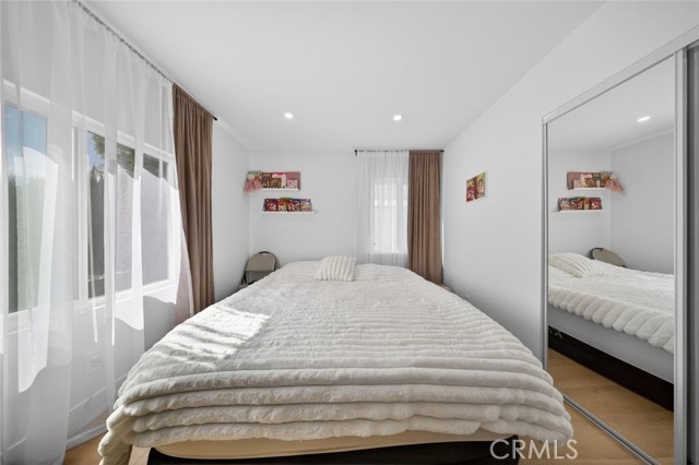 Detail Gallery Image 20 of 33 For 17007 Bassett St, Van Nuys,  CA 91406 - 4 Beds | 2 Baths