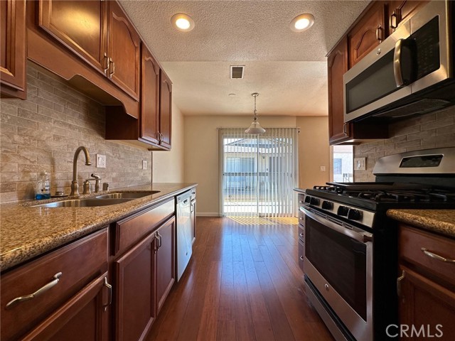 Detail Gallery Image 5 of 17 For 1433 Forest Glen Dr #153,  Hacienda Heights,  CA 91745 - 3 Beds | 2 Baths