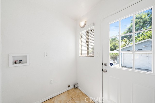 122 E 83rd Street, Los Angeles CA: https://media.crmls.org/medias/99fe0995-9f58-4bd2-8df7-daf9b8f3a4c0.jpg