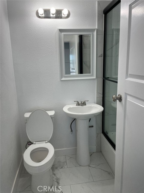 Detail Gallery Image 12 of 20 For 1040 Gardenia Ave, Long Beach,  CA 90813 - 8 Beds | 4 Baths
