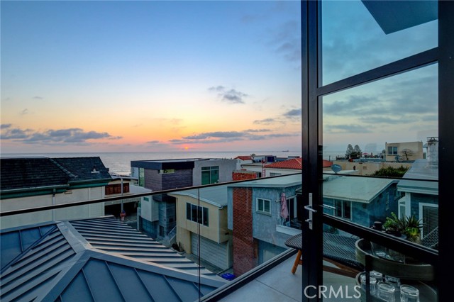 124 21st Place, Manhattan Beach, California 90266, 3 Bedrooms Bedrooms, ,4 BathroomsBathrooms,Residential,Sold,21st,SB21199939