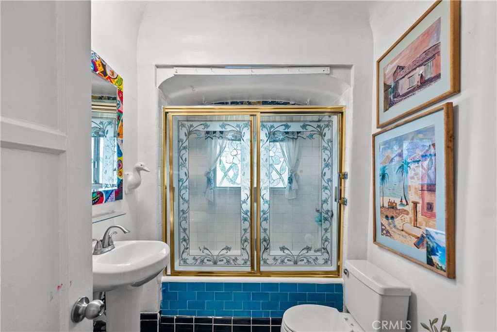 https://media.crmls.org/medias/99ffe6f2-1b4c-4fbc-832f-6ae7c62d4472.jpg?preset=X-Large
