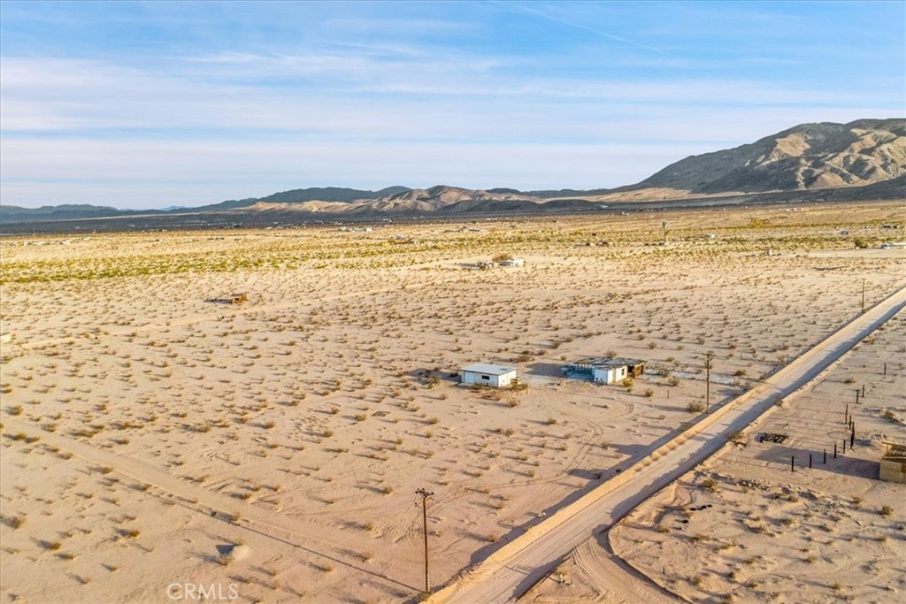 https://media.crmls.org/medias/9a006d3a-a300-423b-a4ad-c2e88037146b.jpg?preset=X-Large