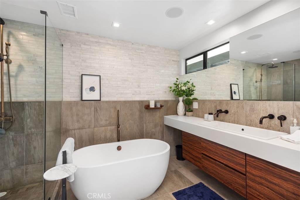 MLS #OC25248941 image #17