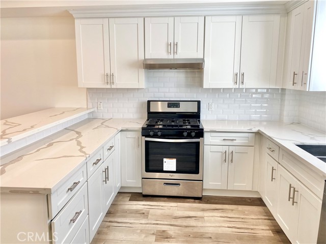 Detail Gallery Image 31 of 39 For 7327 Kester Ave #6,  Van Nuys,  CA 91405 - 4 Beds | 3/1 Baths