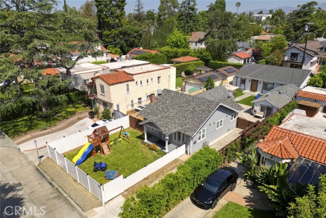 Detail Gallery Image 1 of 45 For 11101 Sarah St, Toluca Lake,  CA 91602 - 6 Beds | 5 Baths