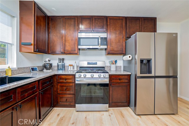Detail Gallery Image 6 of 34 For 8025 70th St, Paramount,  CA 90723 - 3 Beds | 2/1 Baths