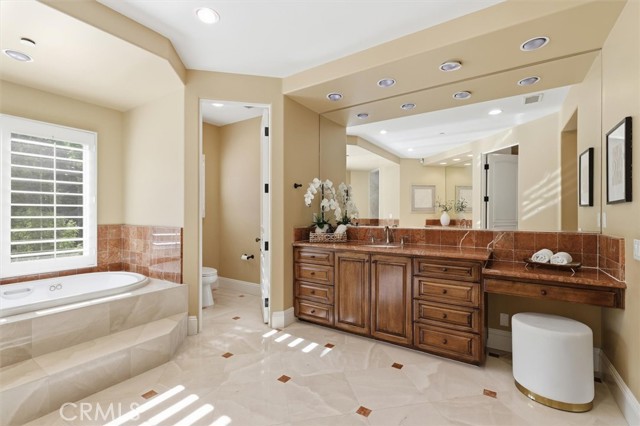 Detail Gallery Image 32 of 59 For 1852 Sharon, Santa Ana,  CA 92705 - 5 Beds | 4/1 Baths