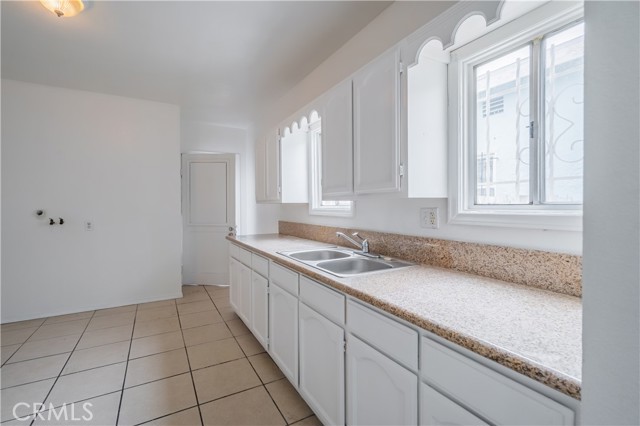 Detail Gallery Image 15 of 26 For 144 W 101st St, Los Angeles,  CA 90003 - 3 Beds | 2 Baths