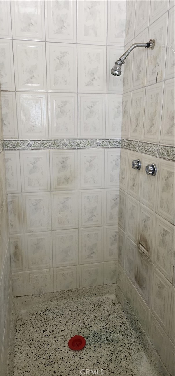 https://media.crmls.org/medias/9a05aa10-d247-47d6-ae83-69bda665ef1e.jpg?preset=X-Large
