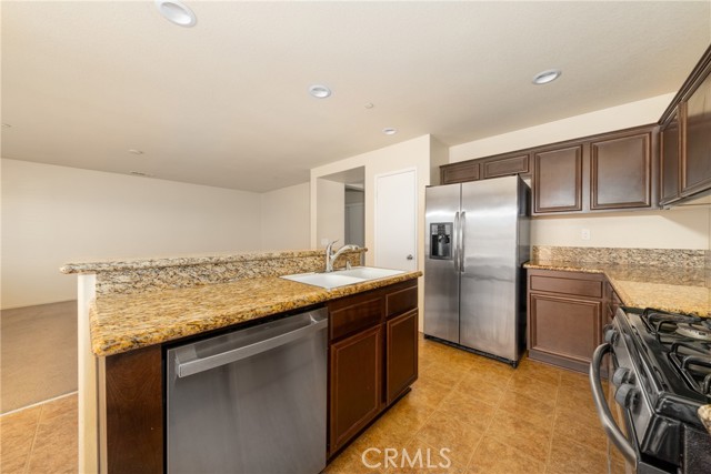 Detail Gallery Image 14 of 47 For 15706 Basin Ln, Victorville,  CA 92394 - 4 Beds | 2 Baths