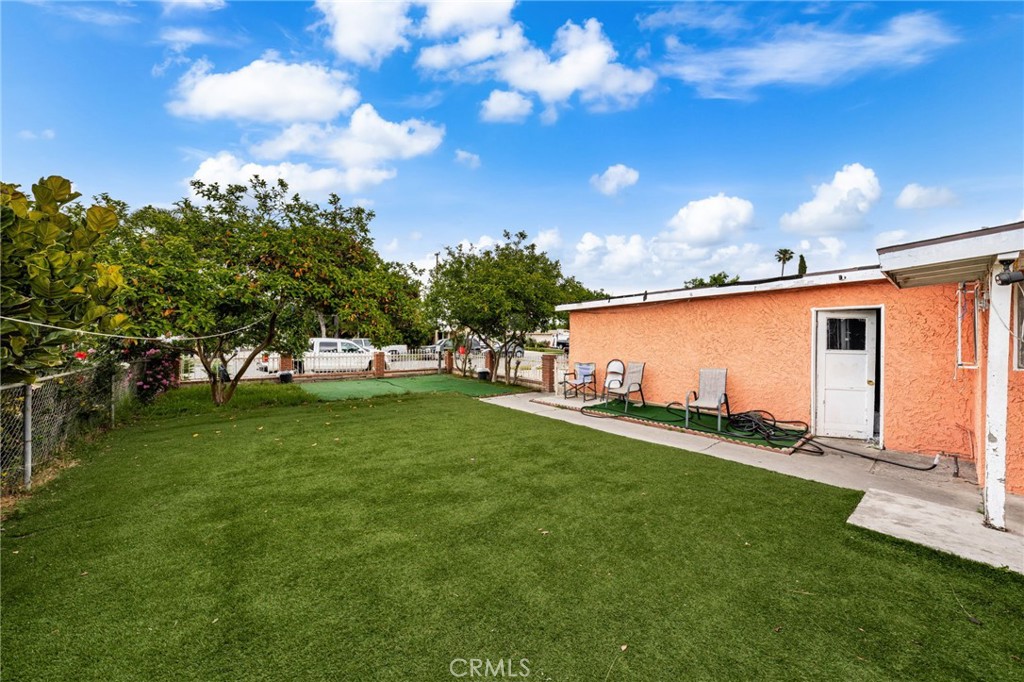 https://media.crmls.org/medias/9a079edc-eb02-46b9-a0cf-474d87f9bc33.jpg?preset=X-Large