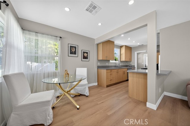 Detail Gallery Image 9 of 44 For 6820 Jellico Ave, Lake Balboa,  CA 91406 - 3 Beds | 2 Baths