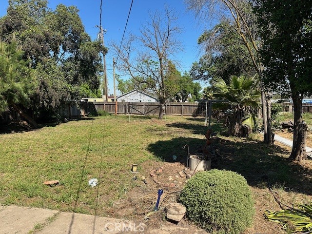 Detail Gallery Image 2 of 15 For 1725 E 22nd, Merced,  CA 95340 - 3 Beds | 1 Baths