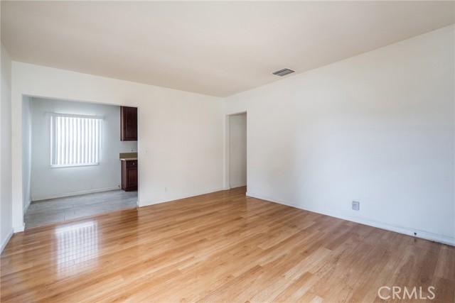 705 E California Avenue, Glendale CA: https://media.crmls.org/medias/9a08e376-668f-4d70-90ef-1cdb55374eaf.jpg