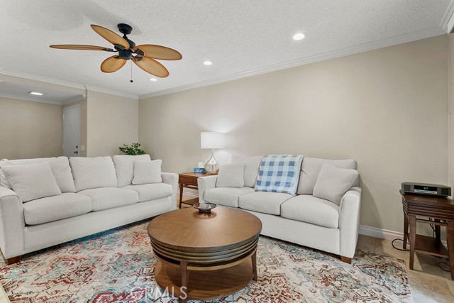 Detail Gallery Image 7 of 22 For 8877 Lauderdale Ct 212b,  Huntington Beach,  CA 92646 - 2 Beds | 2 Baths