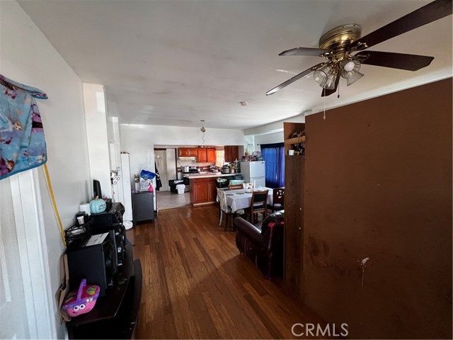 Detail Gallery Image 14 of 34 For 910 E 19th, Long Beach,  CA 90806 - 4 Beds | 3 Baths