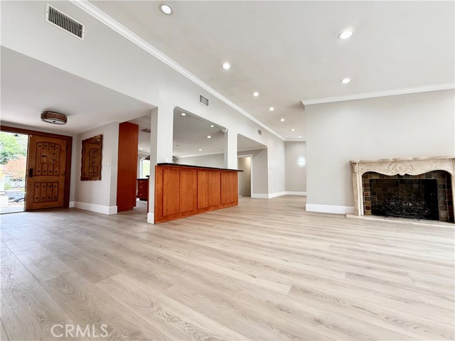 Detail Gallery Image 11 of 73 For 24204 Calvert, Woodland Hills,  CA 91367 - 6 Beds | 3 Baths