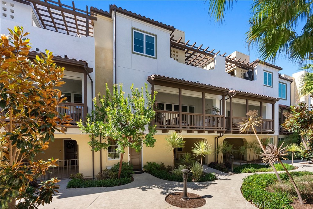 3321 Doheny Way