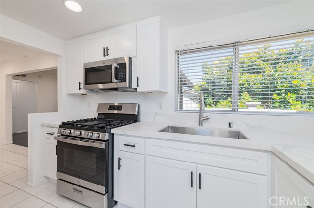 Detail Gallery Image 6 of 22 For 62 Echo Run, Irvine,  CA 92614 - 3 Beds | 2 Baths