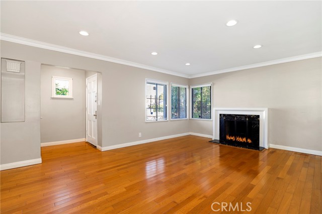 Detail Gallery Image 6 of 35 For 9400 Kramerwood Pl, Los Angeles,  CA 90034 - 3 Beds | 2 Baths