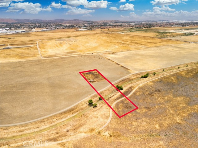 27200 San Jacinto, Perris CA: https://media.crmls.org/medias/9a0e6cc8-00c3-45b3-993a-60ca2a3146fe.jpg