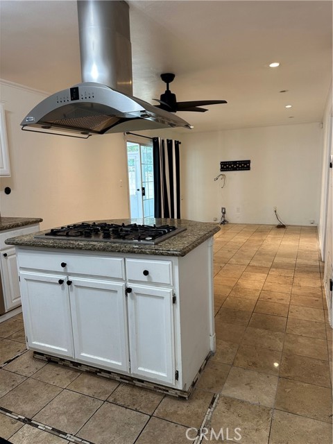 Detail Gallery Image 6 of 16 For 19008 Hillford, Carson,  CA 90746 - 4 Beds | 3 Baths