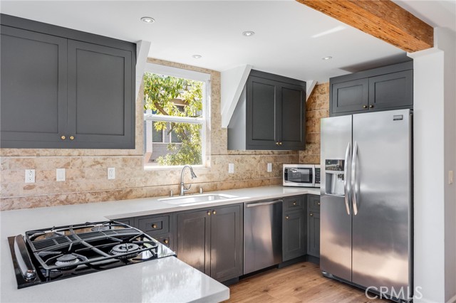 Detail Gallery Image 6 of 29 For 21562 Anns Ln a,  Laguna Beach,  CA 92651 - 2 Beds | 2 Baths