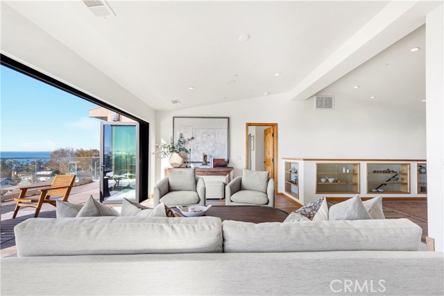 Detail Gallery Image 7 of 42 For 206 Grandview St, Laguna Beach,  CA 92651 - 3 Beds | 3 Baths