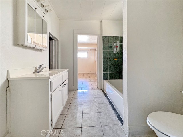 Detail Gallery Image 8 of 29 For 614 W 60th St, Los Angeles,  CA 90044 - – Beds | – Baths