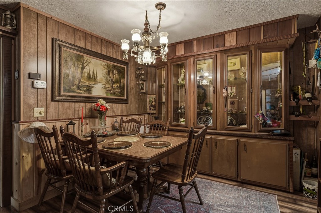 https://media.crmls.org/medias/9a10631a-b48f-49ac-8e9b-4bced739ee3a.jpg?preset=X-Large