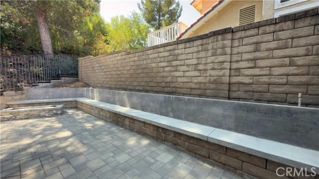 Detail Gallery Image 10 of 10 For 28786 Shadow Valley Ln, Saugus,  CA 91390 - 3 Beds | 3 Baths