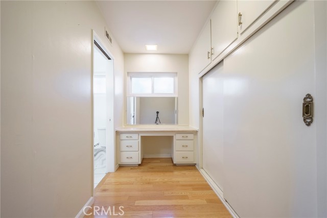 Detail Gallery Image 10 of 33 For 9356 Beckford, Northridge,  CA 91324 - 4 Beds | 3 Baths