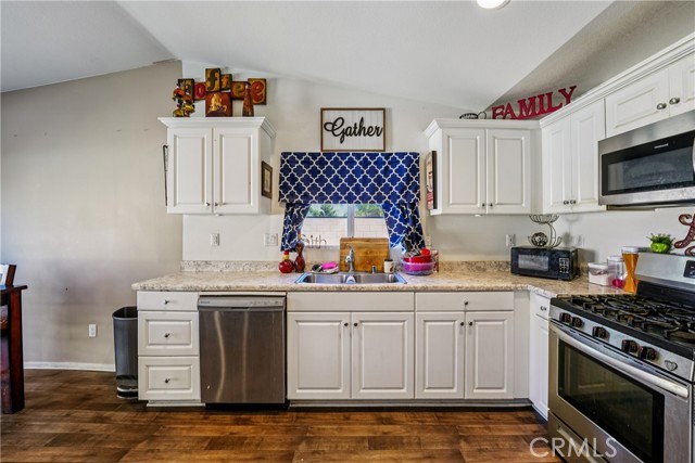 Detail Gallery Image 14 of 32 For 823 Wilde, San Jacinto,  CA 92583 - 3 Beds | 2 Baths