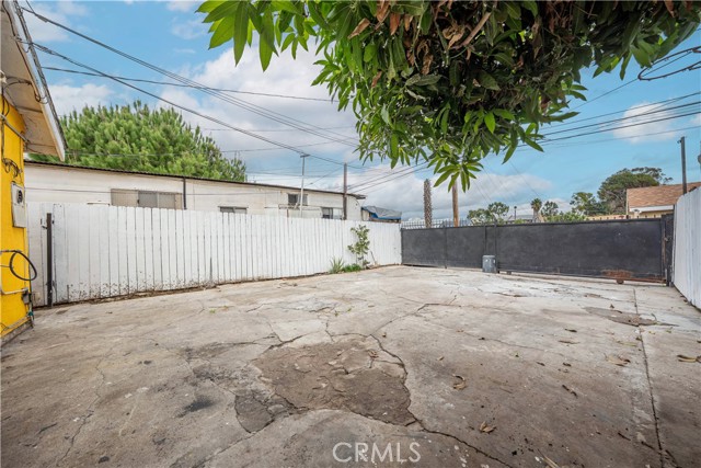 Detail Gallery Image 33 of 44 For 13032 S Main St, Los Angeles,  CA 90061 - 4 Beds | 2 Baths