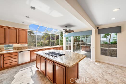 18 Beaconsfield, Rancho Santa Margarita CA: https://media.crmls.org/medias/9a12cd6f-3b23-4e0f-a95a-c2fdfe36b80b.jpg