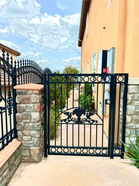 1701 Crest View, Pomona CA: https://media.crmls.org/medias/9a1394ef-c454-4d81-94fd-e67522d1ce63.jpg