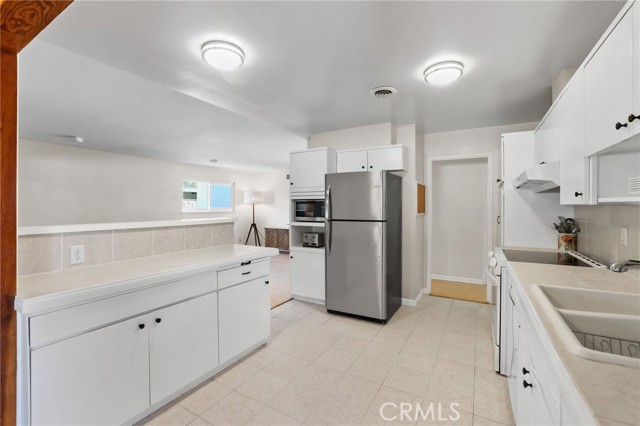 20071 Moontide Circle, Huntington Beach CA: https://media.crmls.org/medias/9a13aa80-dc48-4c76-aee3-e40d302ee916.jpg