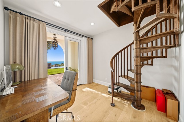 24 Scenic Bluff, Newport Coast CA: https://media.crmls.org/medias/9a13bfb8-1ce0-4690-a366-7af5319c6052.jpg